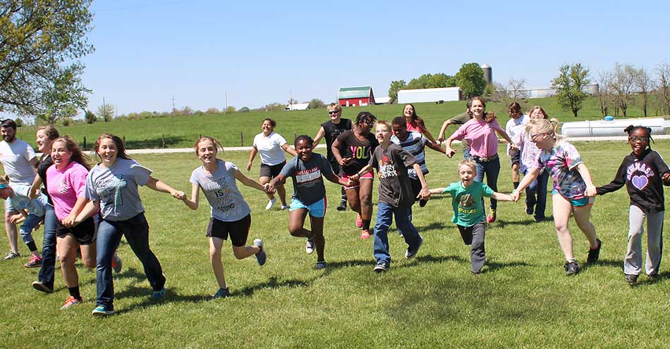 Show-Me children running together
